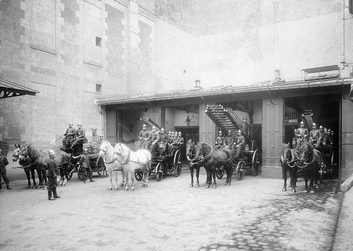 Le rgiment de sapeurs-pompiers en 1898
